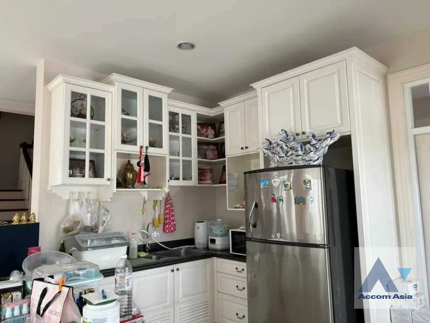 unit 4 Bedrooms  House For Sale in Dusit, Bangkok  (AA36783)