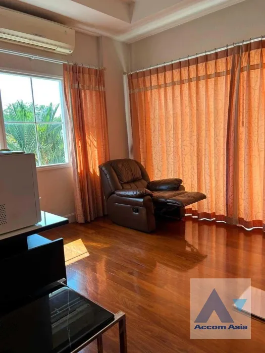 unit 4 Bedrooms  House For Sale in Dusit, Bangkok  (AA36783)
