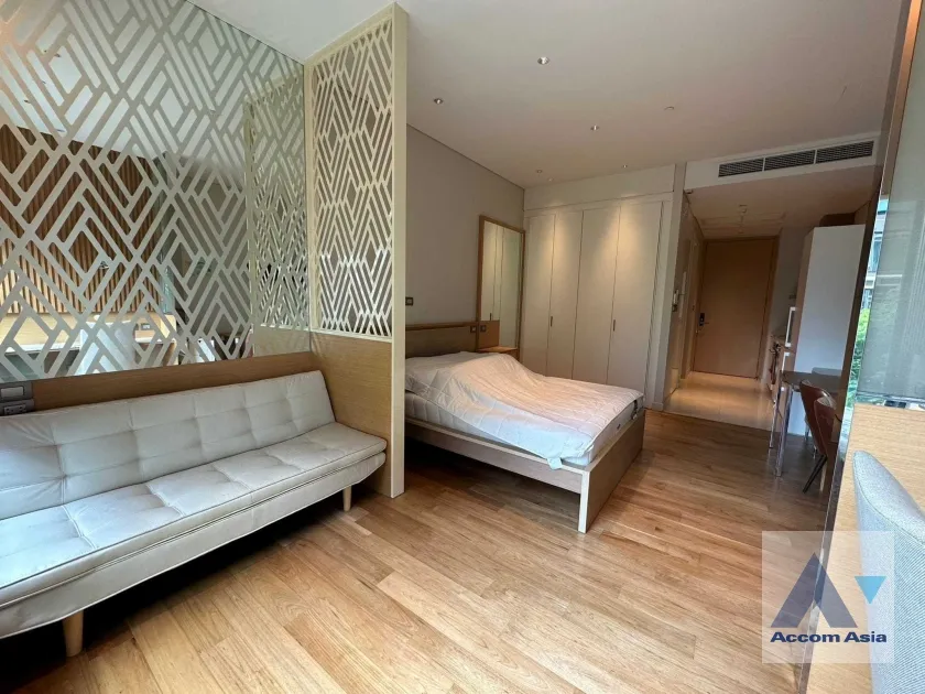  Sindhorn Residence Condominium  studio  Bedroom for Rent BTS Chitlom in Ploenchit Bangkok