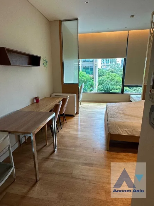 1  Studio Condominium For Rent in Ploenchit ,Bangkok BTS Chitlom at Sindhorn Residence AA36785