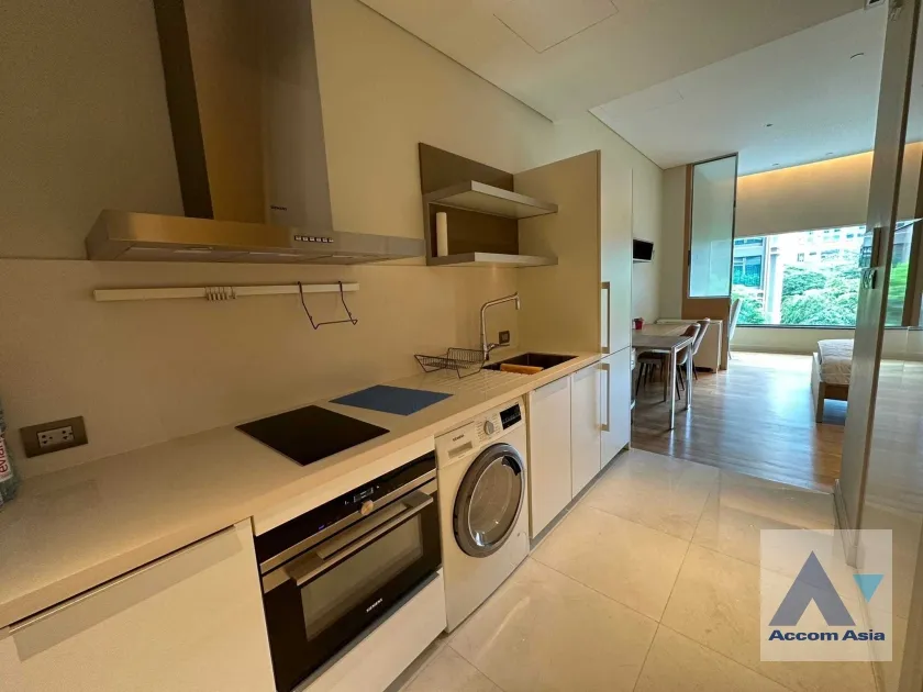  1  Studio Condominium For Rent in Ploenchit ,Bangkok BTS Chitlom at Sindhorn Residence AA36785