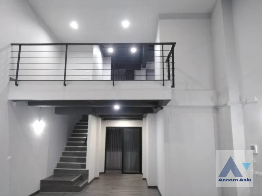 unit 4 Bedrooms  Townhouse For Rent in Pattanakarn, Bangkok  near BTS On Nut (AA36796)