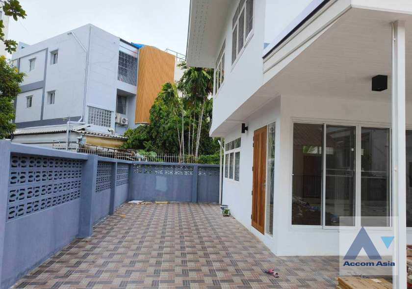 8  House For Rent in Sukhumvit ,Bangkok BTS Phra khanong AA36801