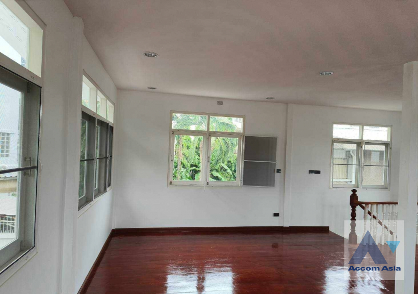  1  House For Rent in Sukhumvit ,Bangkok BTS Phra khanong AA36801