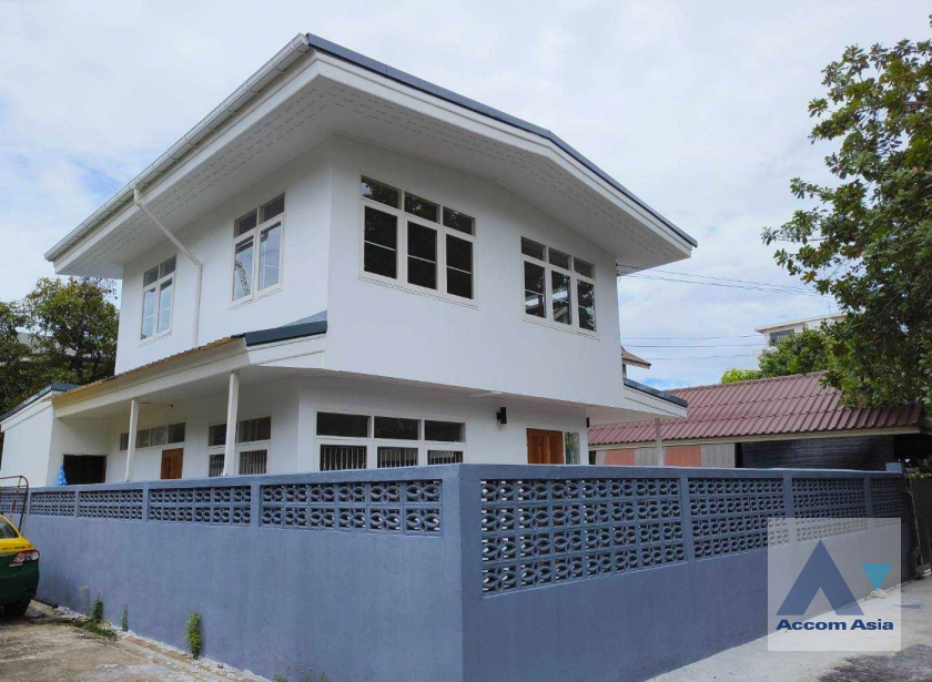 7  House For Rent in Sukhumvit ,Bangkok BTS Phra khanong AA36801