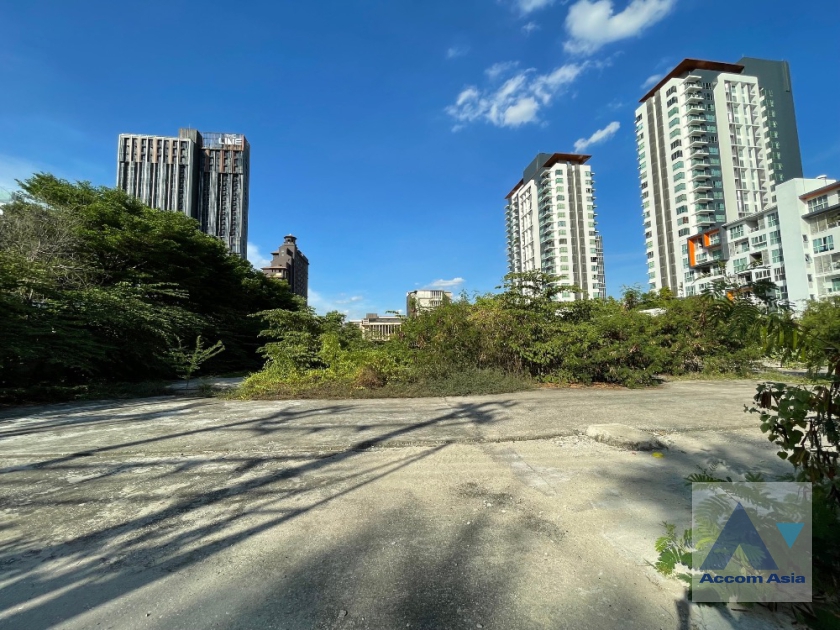  2  Land For Rent in Sukhumvit ,Bangkok BTS Punnawithi AA36804
