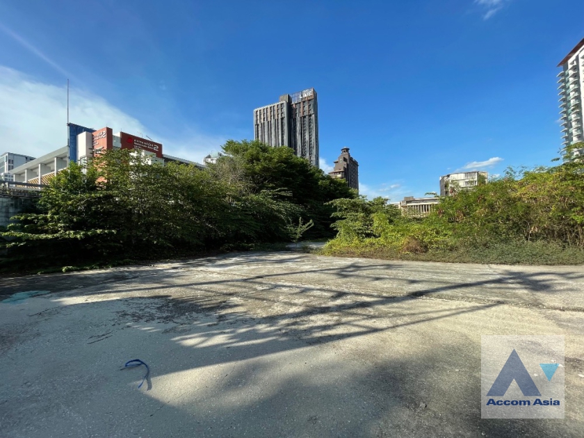  1  Land For Rent in Sukhumvit ,Bangkok BTS Punnawithi AA36804
