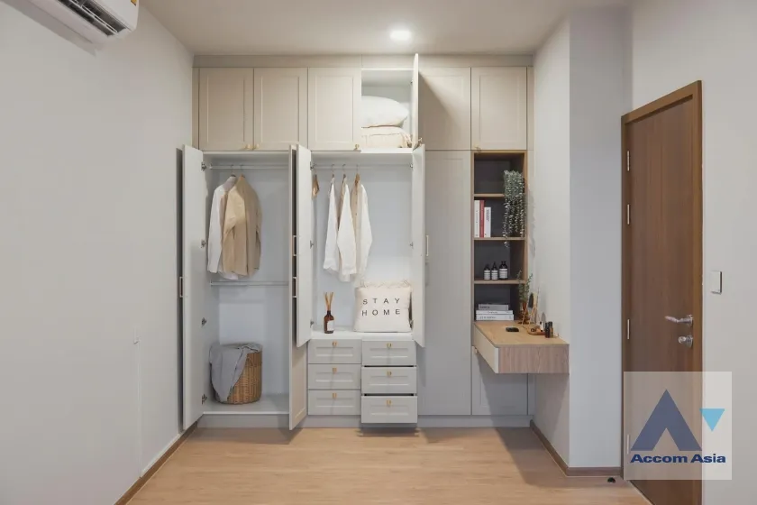 unit 2 Bedrooms  Condominium For Sale in Pattanakarn, Bangkok  near ARL Ramkhamhaeng (AA36807)