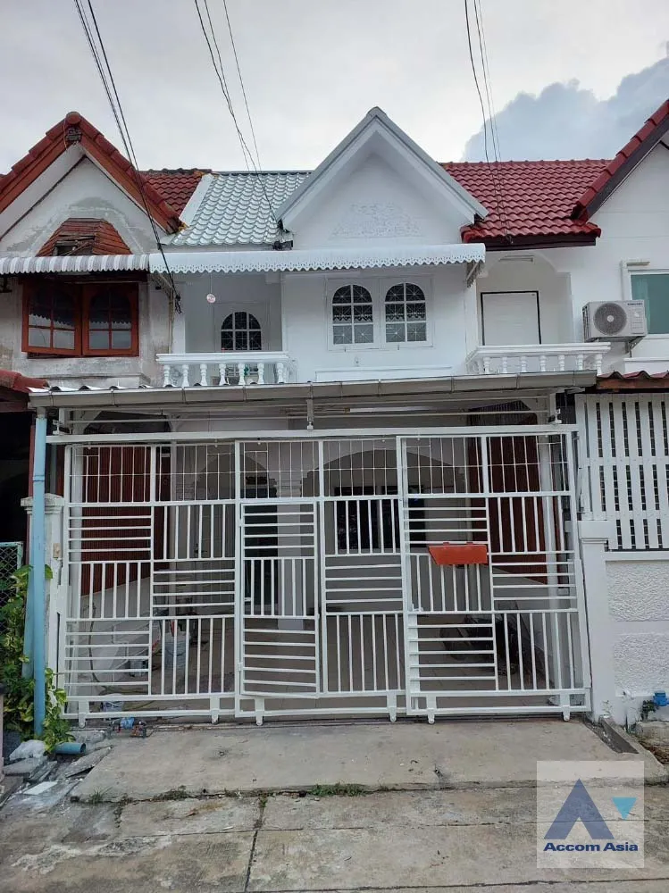 unit 2 Bedrooms  House For Rent in Sukhumvit, Bangkok  near BTS Udomsuk (AA36811)