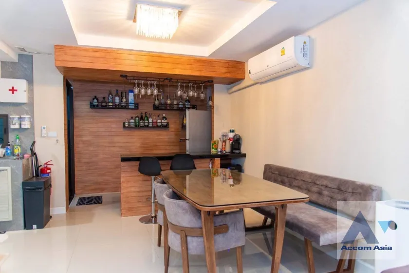  2  3 br Townhouse For Sale in Pattanakarn ,Bangkok ARL Hua Mak at House AA36820