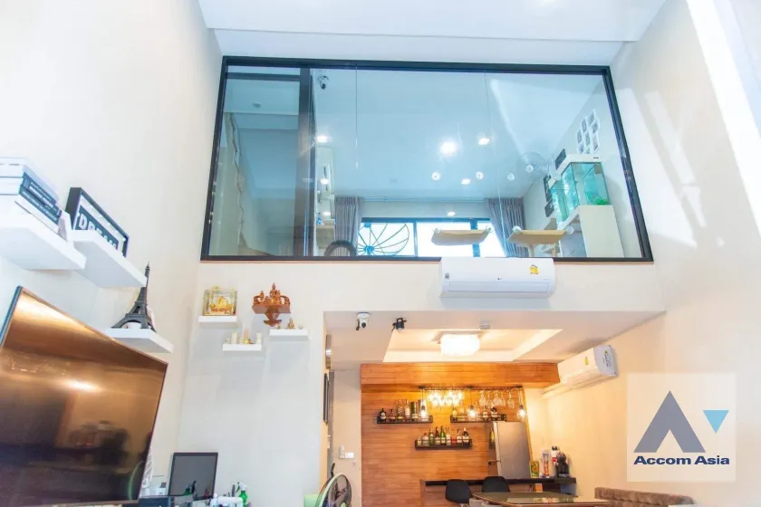 unit 3 Bedrooms  Townhouse For Sale in Pattanakarn, Bangkok  near ARL Hua Mak (AA36820)
