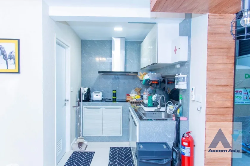 unit 3 Bedrooms  Townhouse For Sale in Pattanakarn, Bangkok  near ARL Hua Mak (AA36820)