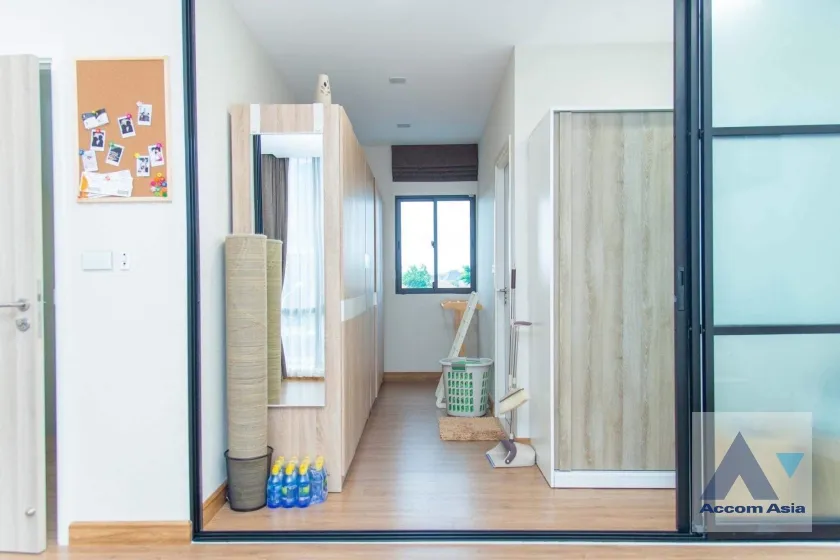 unit 3 Bedrooms  Townhouse For Sale in Pattanakarn, Bangkok  near ARL Hua Mak (AA36820)