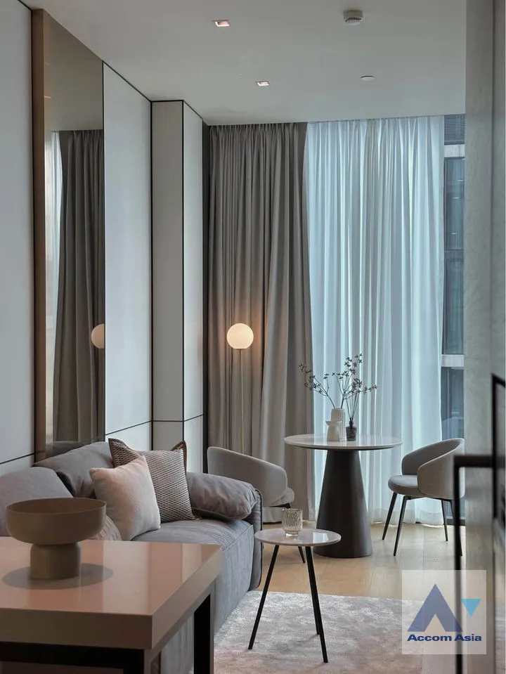 unit 1 Bedroom  Condominium For Rent in Ploenchit, Bangkok  near BTS Chitlom (AA36828)