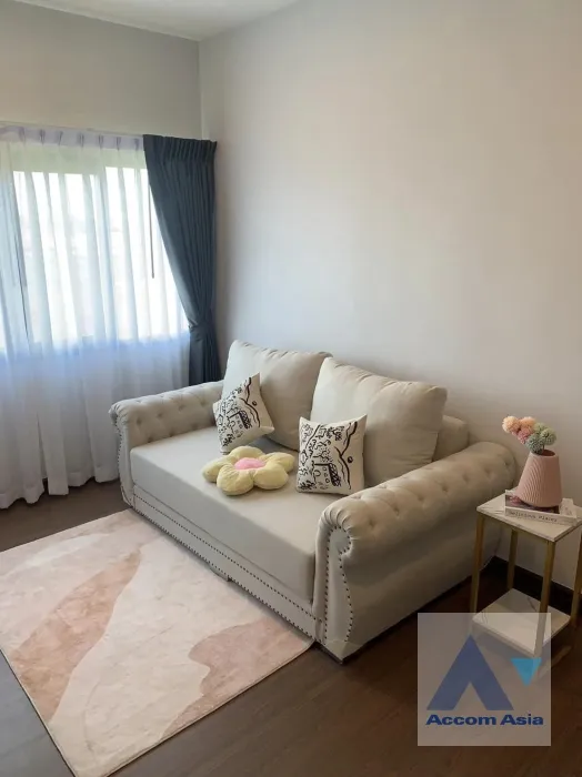 unit 4 Bedrooms  House For Sale in Samutprakan, Samutprakan  near BTS Bang Na (AA36837)