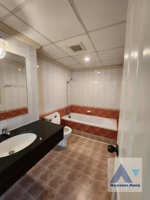 unit 3 Bedrooms  Condominium For Rent in Phaholyothin, Bangkok  (AA36843)