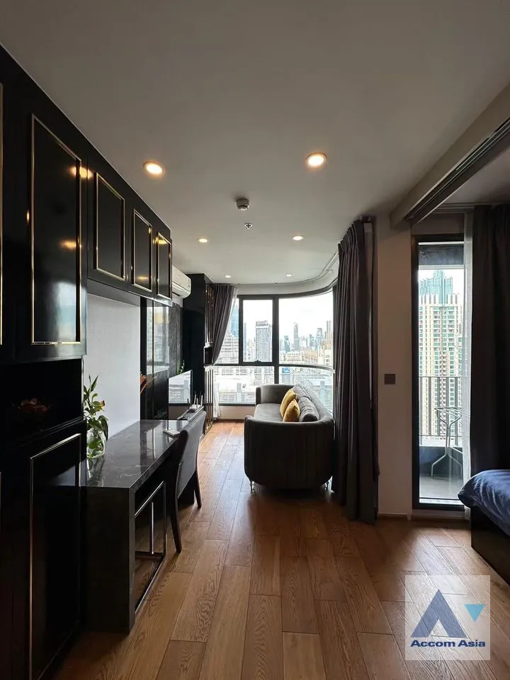 Q Chidlom - Phetchaburi Condominium  1 Bedroom for Sale & Rent BTS Chitlom in  