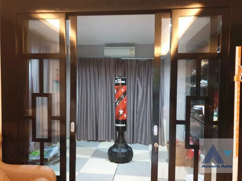 unit 3 Bedrooms  House For Sale in Pattanakarn, Bangkok  near ARL Hua Mak (AA36856)