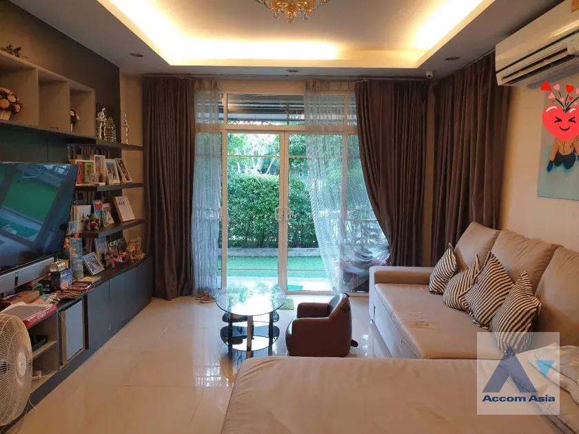 unit 3 Bedrooms  House For Sale in Pattanakarn, Bangkok  near ARL Hua Mak (AA36856)