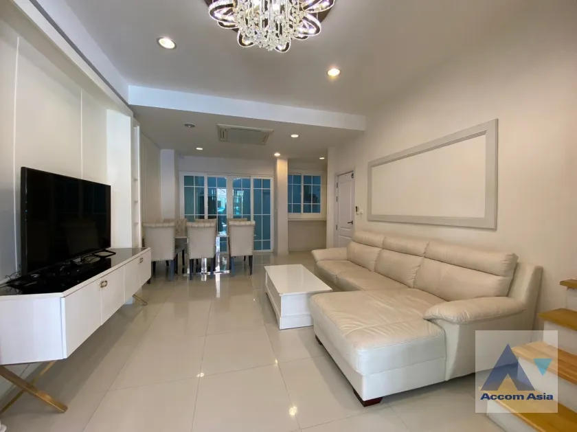 unit 4 Bedrooms  Townhouse For Rent in Bang Na, Bangkok  near BTS Udomsuk (AA36879)