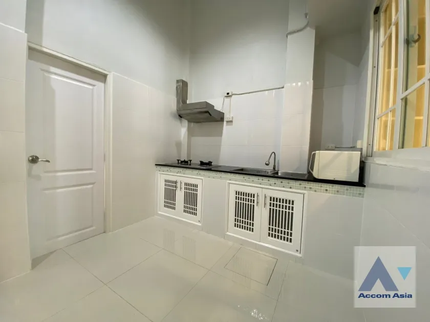 unit 4 Bedrooms  Townhouse For Rent in Bang Na, Bangkok  near BTS Udomsuk (AA36879)