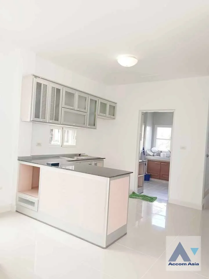 unit 4 Bedrooms  House For Sale in Pattanakarn, Bangkok  (AA36888)