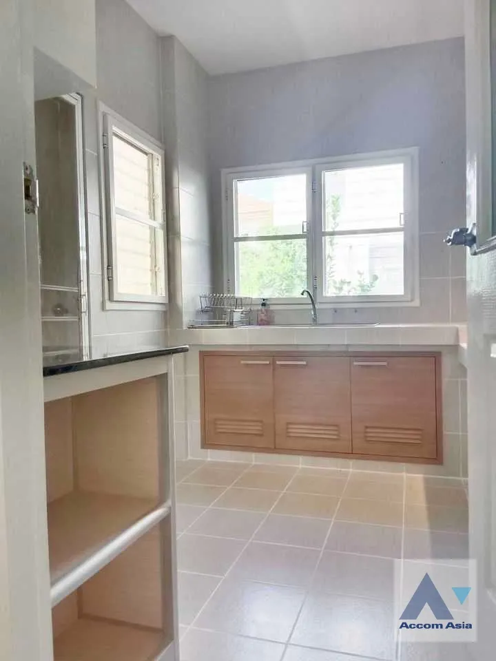 unit 4 Bedrooms  House For Sale in Pattanakarn, Bangkok  (AA36888)