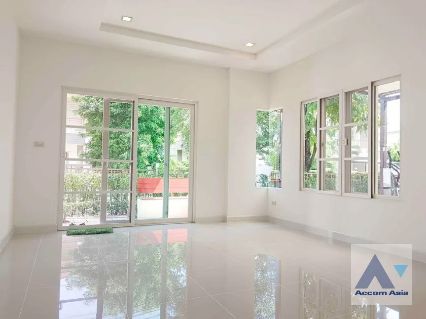  1  4 br House For Sale in Pattanakarn ,Bangkok  at Burasiri Onnut Bangna AA36888