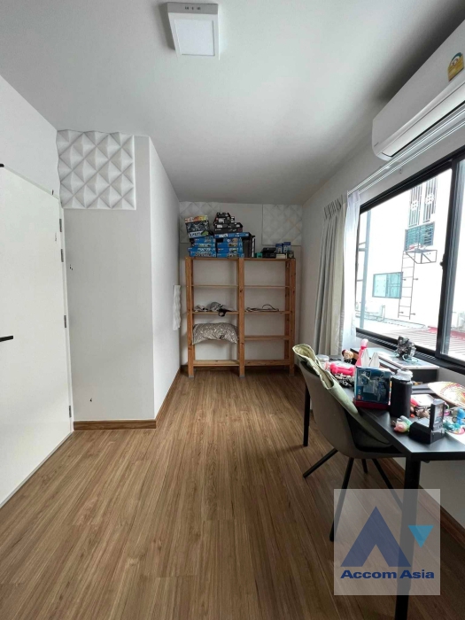 6  3 br Townhouse for rent and sale in Pattanakarn ,Bangkok  at Baan Klang Muang Srinakarin-Onnut AA36894