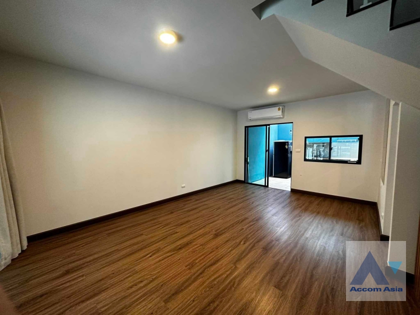  2  3 br Townhouse for rent and sale in Pattanakarn ,Bangkok  at Baan Klang Muang Srinakarin-Onnut AA36894