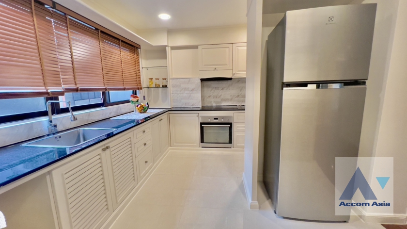 4  2 br Apartment For Rent in Sukhumvit ,Bangkok BTS Phrom Phong at Low-rise apartment, Walk 400m to BTS AA36897