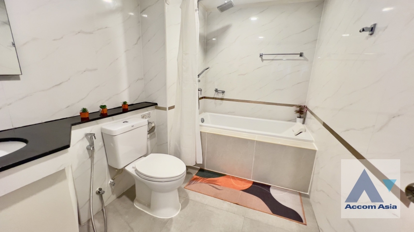 10  2 br Apartment For Rent in Sukhumvit ,Bangkok BTS Phrom Phong at Low-rise apartment, Walk 400m to BTS AA36897