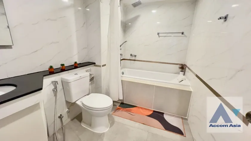 10  2 br Apartment For Rent in Sukhumvit ,Bangkok BTS Phrom Phong at Low-rise apartment, Walk 400m to BTS AA36897