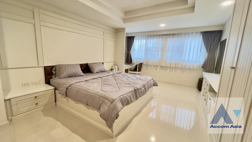 6  2 br Apartment For Rent in Sukhumvit ,Bangkok BTS Phrom Phong at Low-rise apartment, Walk 400m to BTS AA36897