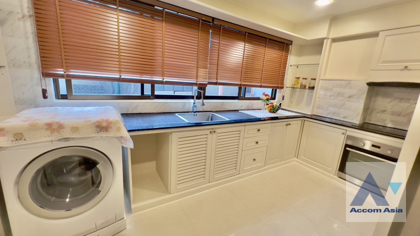 5  2 br Apartment For Rent in Sukhumvit ,Bangkok BTS Phrom Phong at Low-rise apartment, Walk 400m to BTS AA36897