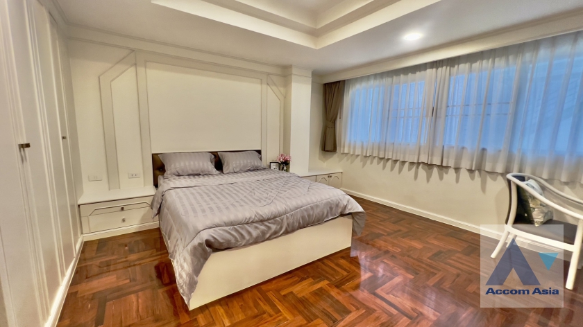7  2 br Apartment For Rent in Sukhumvit ,Bangkok BTS Phrom Phong at Low-rise apartment, Walk 400m to BTS AA36897
