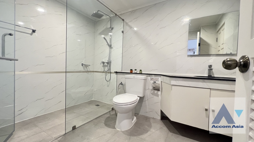 11  2 br Apartment For Rent in Sukhumvit ,Bangkok BTS Phrom Phong at Low-rise apartment, Walk 400m to BTS AA36897