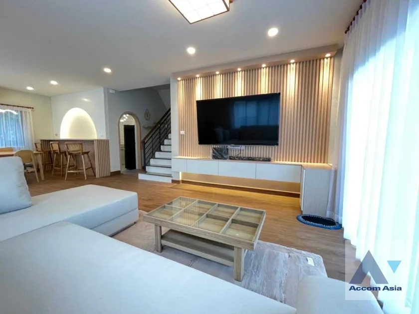 unit 3 Bedrooms  House For Sale in Samutprakan, Samutprakan  near ARL Ratchaprarop (AA36907)
