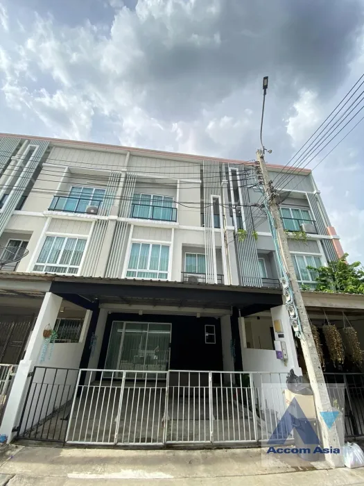 unit 3 Bedrooms  Townhouse For Rent in Pattanakarn, Bangkok  near ARL Hua Mak (AA36916)
