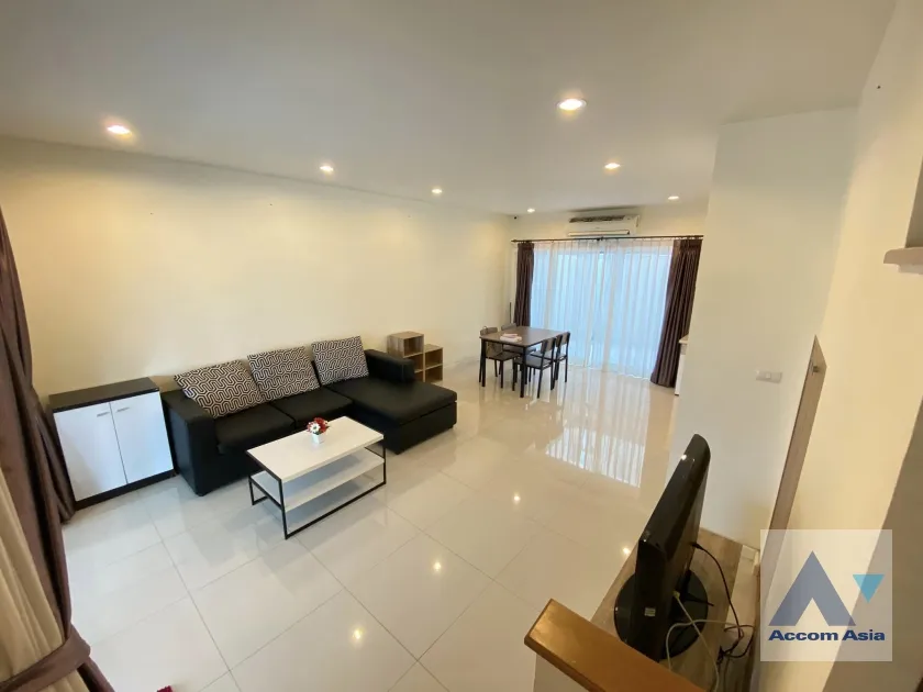 unit 3 Bedrooms  Townhouse For Rent in Pattanakarn, Bangkok  near ARL Hua Mak (AA36916)