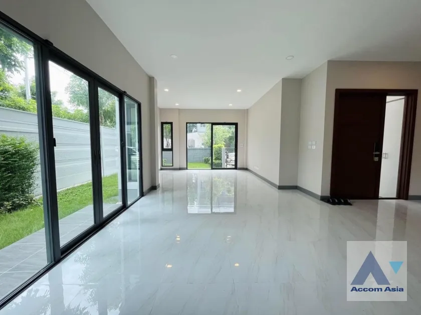 unit 4 Bedrooms  House For Sale in Pattanakarn, Bangkok  (AA36936)