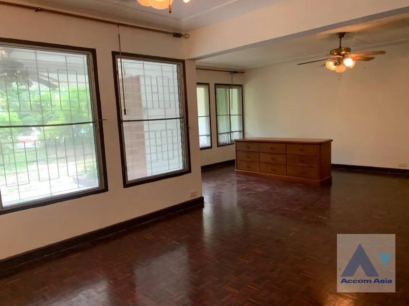  2  2 br Apartment For Rent in Sathorn ,Bangkok BTS Chong Nonsi at Pool and Greenery AA36944
