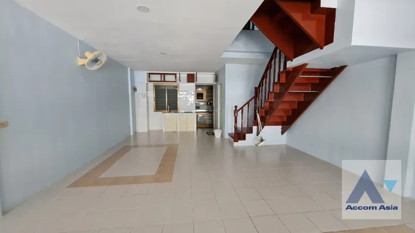 unit 3 Bedrooms  Townhouse For Rent in Pattanakarn, Bangkok  (AA36949)