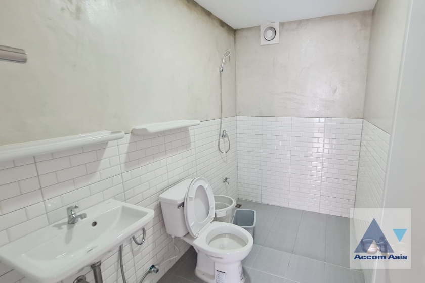 9  3 br Townhouse For Rent in Pattanakarn ,Bangkok  AA36949