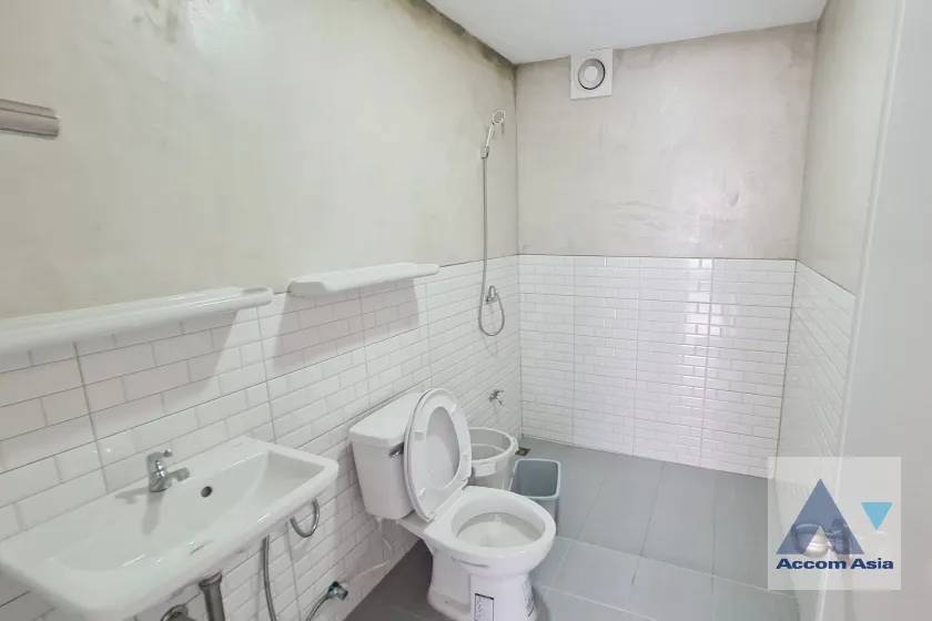 9  3 br Townhouse For Rent in Pattanakarn ,Bangkok  AA36949