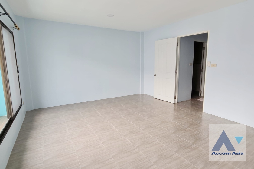 7  3 br Townhouse For Rent in Pattanakarn ,Bangkok  AA36949