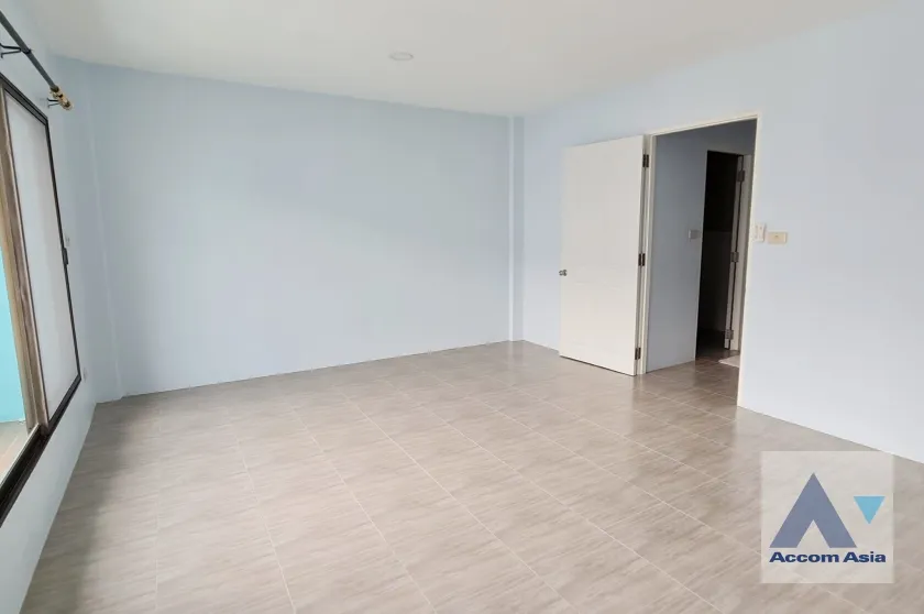 7  3 br Townhouse For Rent in Pattanakarn ,Bangkok  AA36949