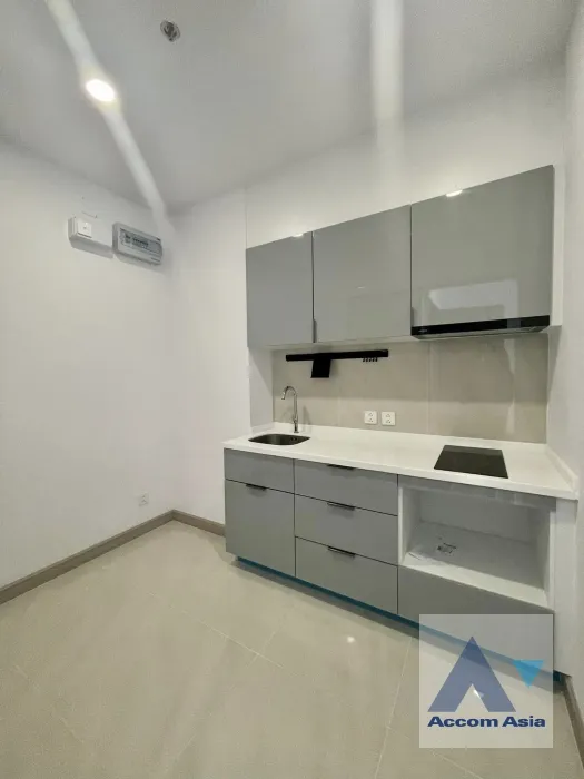 unit 1 Bedroom  Condominium For Sale in Silom, Bangkok  near MRT Sam Yan (AA36958)
