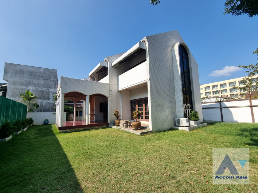  1  3 br House For Rent in Sukhumvit ,Bangkok BTS Phra khanong AA36963