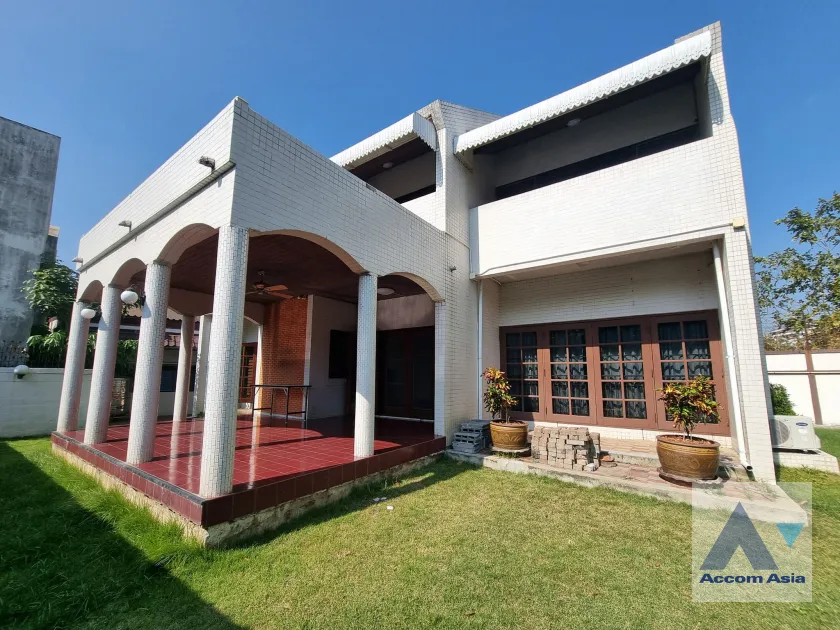 unitPet friendly |  3 Bedrooms  House For Rent in Sukhumvit, Bangkok  near BTS Phra khanong (AA36963)